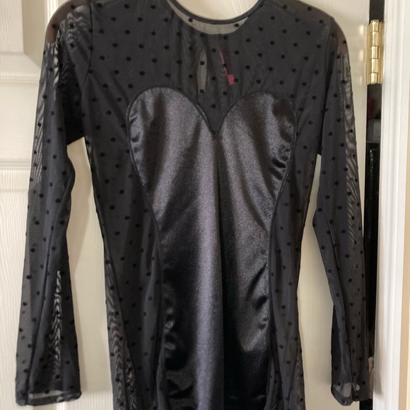 Seven till midnight M/L sheer top w/polka dots &key hole back with button - Picture 5 of 9